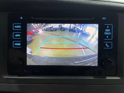Used 2017 Toyota Sienna XLE w/ XLE Navigation Package FWD image 11