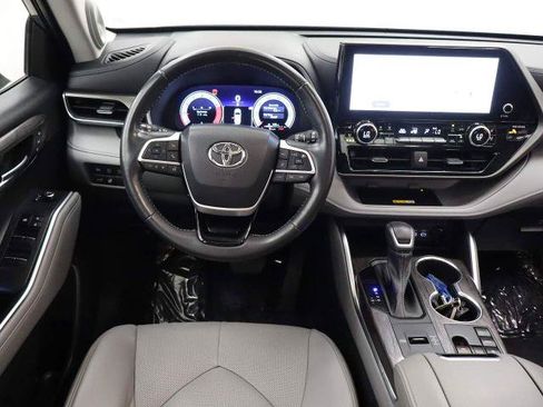 Used 2023 Toyota Highlander Limited FWD image 21