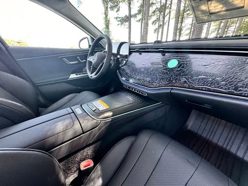 Used 2025 Mercedes-Benz E 350 Sedan image 19