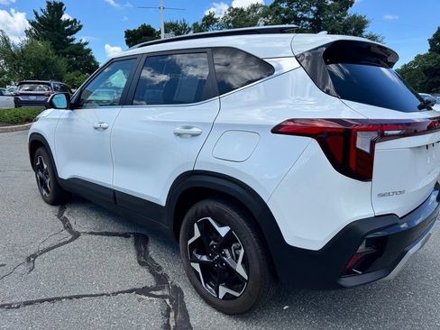 Used 2024 Kia Seltos EX AWD/4WD image 3