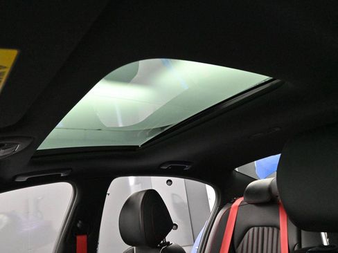 Used 2023 Genesis G70 2.0T w/ Sport Prestige Package RWD image 28
