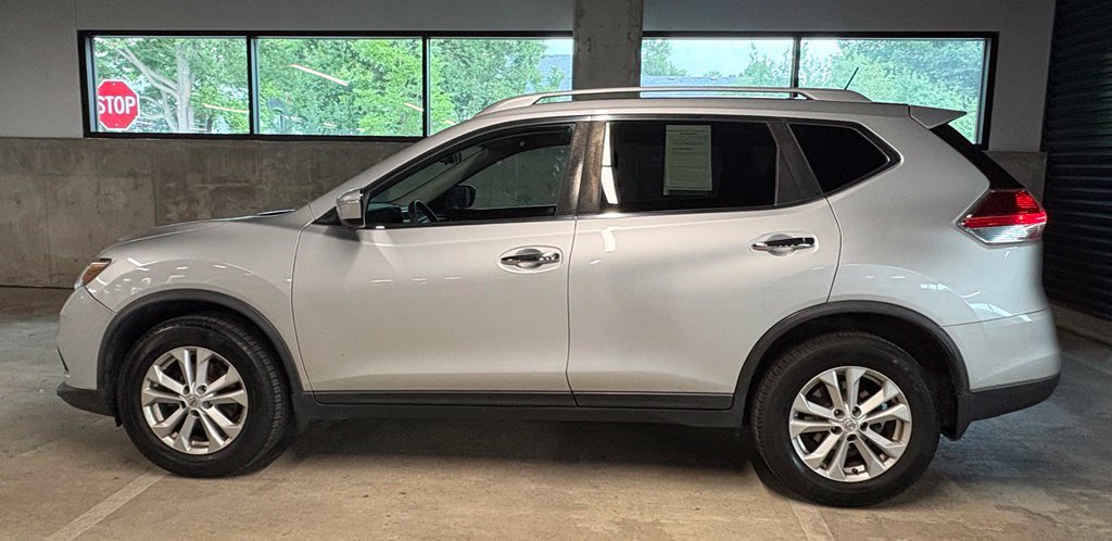 Used 2016 Nissan Rogue SV AWD/4WD image 2