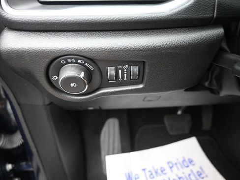 Used 2022 Chrysler Pacifica Pinnacle FWD image 36
