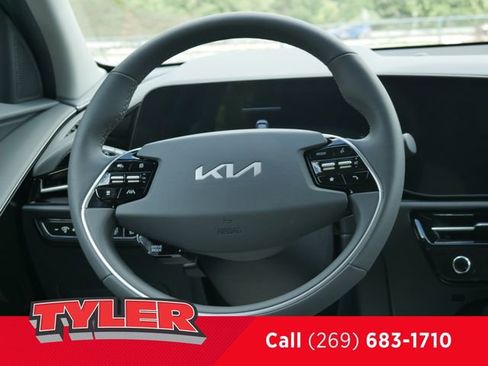 Used 2025 Kia Niro SX image 47