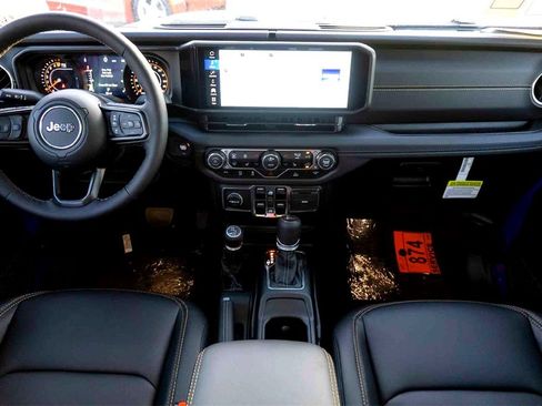 New 2025 Jeep Gladiator Sport image 18