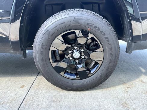 Used 2025 RAM 1500 Big Horn AWD/4WD image 22