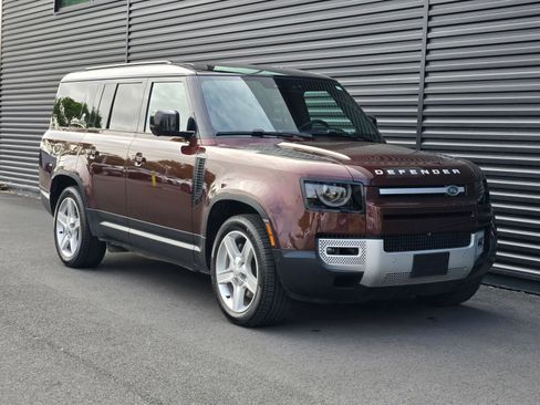Used 2023 Land Rover Defender 130 SE AWD/4WD image 8