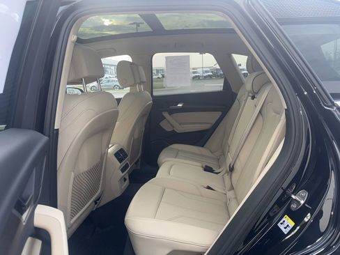 Certified 2025 Audi Q5 2.0T Premium Plus w/ Premium Plus Package image 18