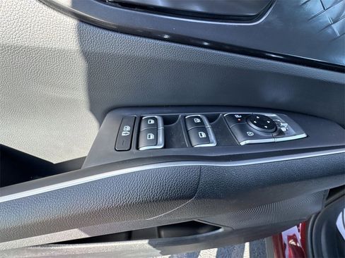 Used 2025 Kia Sorento LX image 13