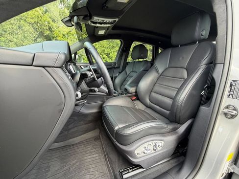 Certified 2023 Porsche Macan GTS AWD/4WD image 5