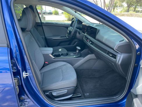 Used 2025 Kia K4 LXS image 39