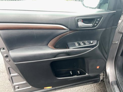 Used 2016 Toyota Highlander Limited Platinum AWD/4WD image 22