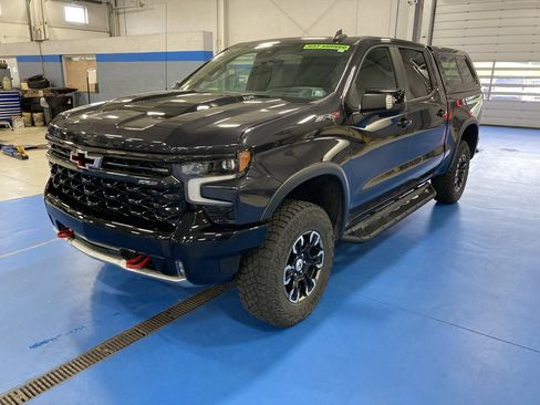 Used 2022 Chevrolet Silverado 1500 ZR2 w/ Technology Package AWD/4WD image 3