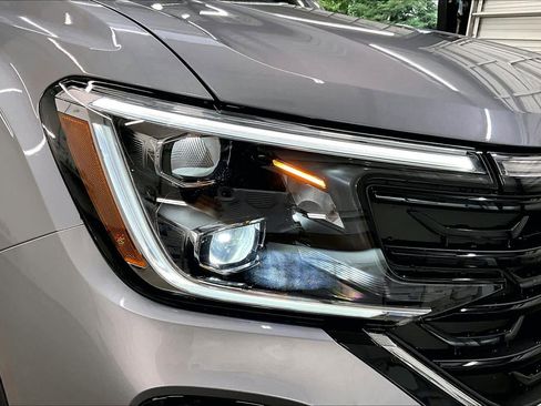 New 2026 Volkswagen Atlas Cross Sport SE image 31