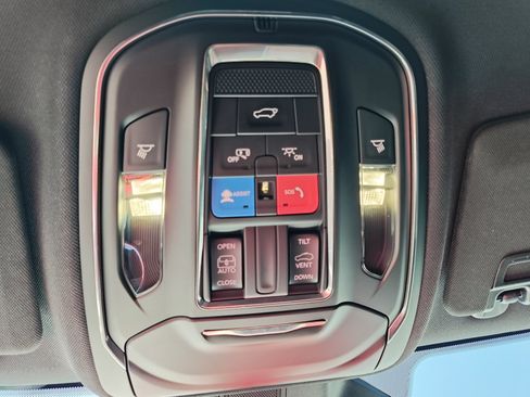 Used 2025 Jeep Grand Cherokee Altitude AWD/4WD image 22