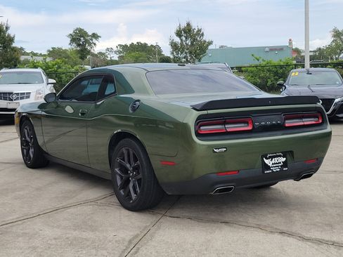 Used 2019 Dodge Challenger SXT w/ Blacktop Package RWD image 3
