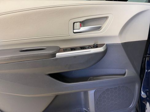 Used 2021 Toyota Sienna XLE w/ XLE Plus Package image 12