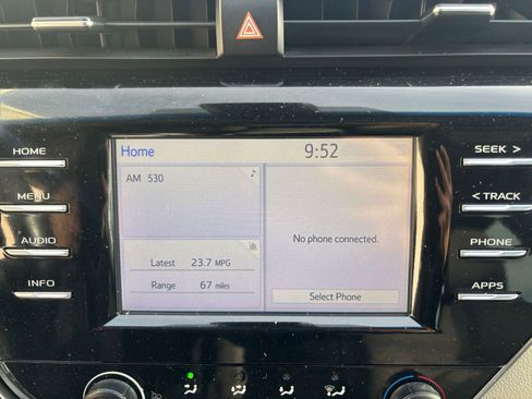 Used 2018 Toyota Camry LE image 21