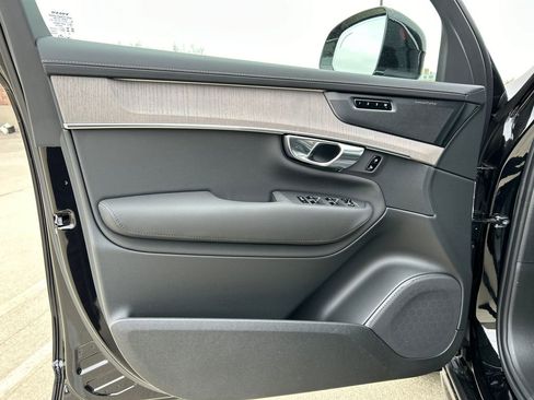New 2026 Volvo XC90 T8 Ultra w/ Protection Package Premier AWD/4WD image 9