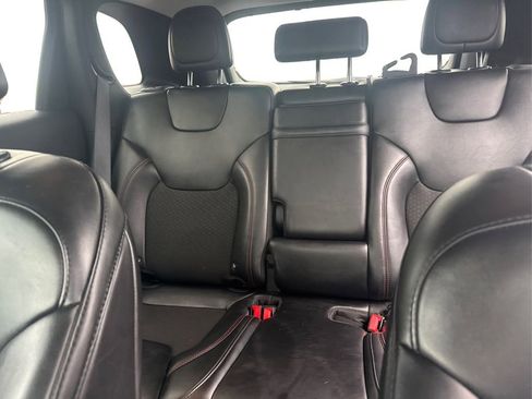 Used 2019 Jeep Cherokee Trailhawk w/ Cold Weather Group AWD/4WD image 10