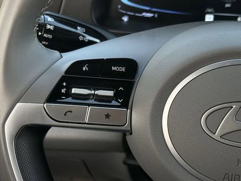 Used 2025 Hyundai Elantra Sport image 12