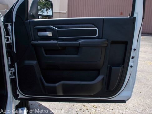 Used 2024 RAM 5500 4x4 Regular Cab image 33
