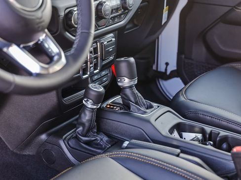 New 2026 Jeep Wrangler Unlimited Sahara AWD/4WD image 24