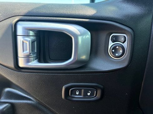 Used 2021 Jeep Wrangler Unlimited Sport AWD/4WD image 17
