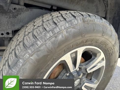 Used 2018 Toyota Tacoma TRD Sport AWD/4WD image 13
