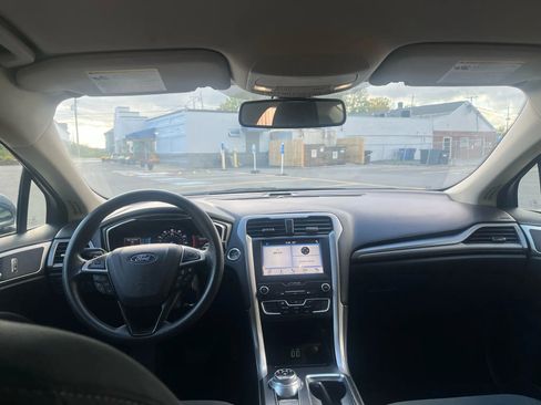 Used 2019 Ford Fusion SE image 12