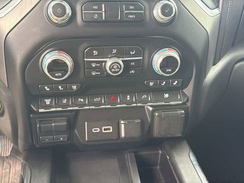 Used 2021 GMC Sierra 3500 Denali w/ Denali Ultimate Package AWD/4WD image 10