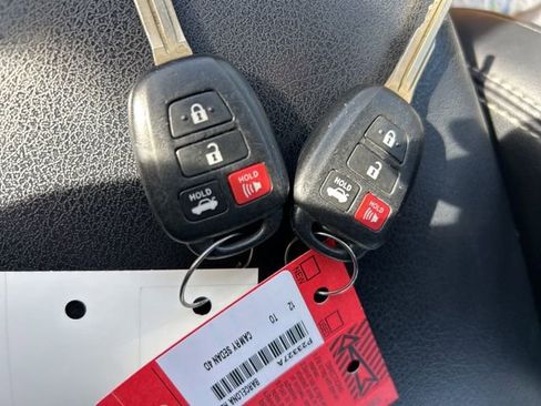 Used 2012 Toyota Camry LE image 15