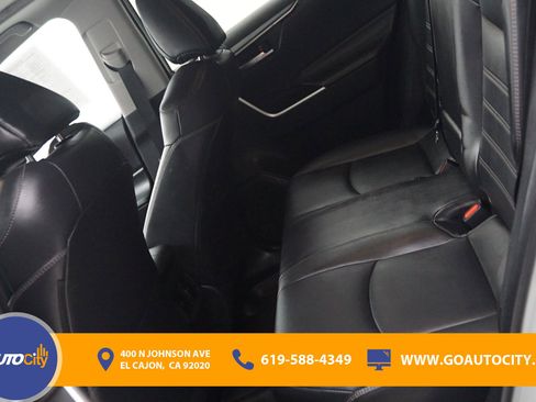 Used 2022 Toyota RAV4 XLE Premium image 14