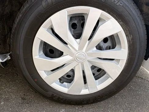 Used 2023 Nissan Versa S w/ Trunk Package image 10