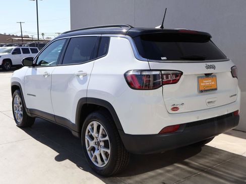Used 2025 Jeep Compass Limited AWD/4WD image 3
