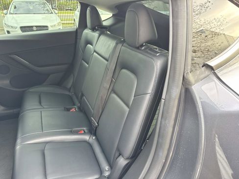 Used 2022 Tesla Model Y Long Range image 14