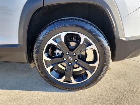 Used 2025 Chevrolet Equinox LT w/ Convenience Package II image 26