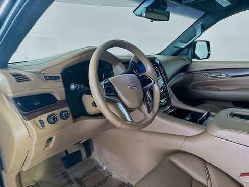 Used 2017 Cadillac Escalade Platinum AWD/4WD image 9