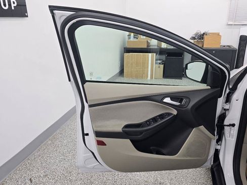 Used 2017 Ford Focus SE FWD image 22