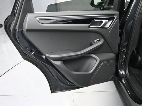 New 2026 Porsche Macan image 22