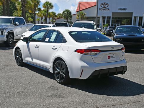 Certified 2026 Toyota Corolla SE w/ SE Package FWD image 3