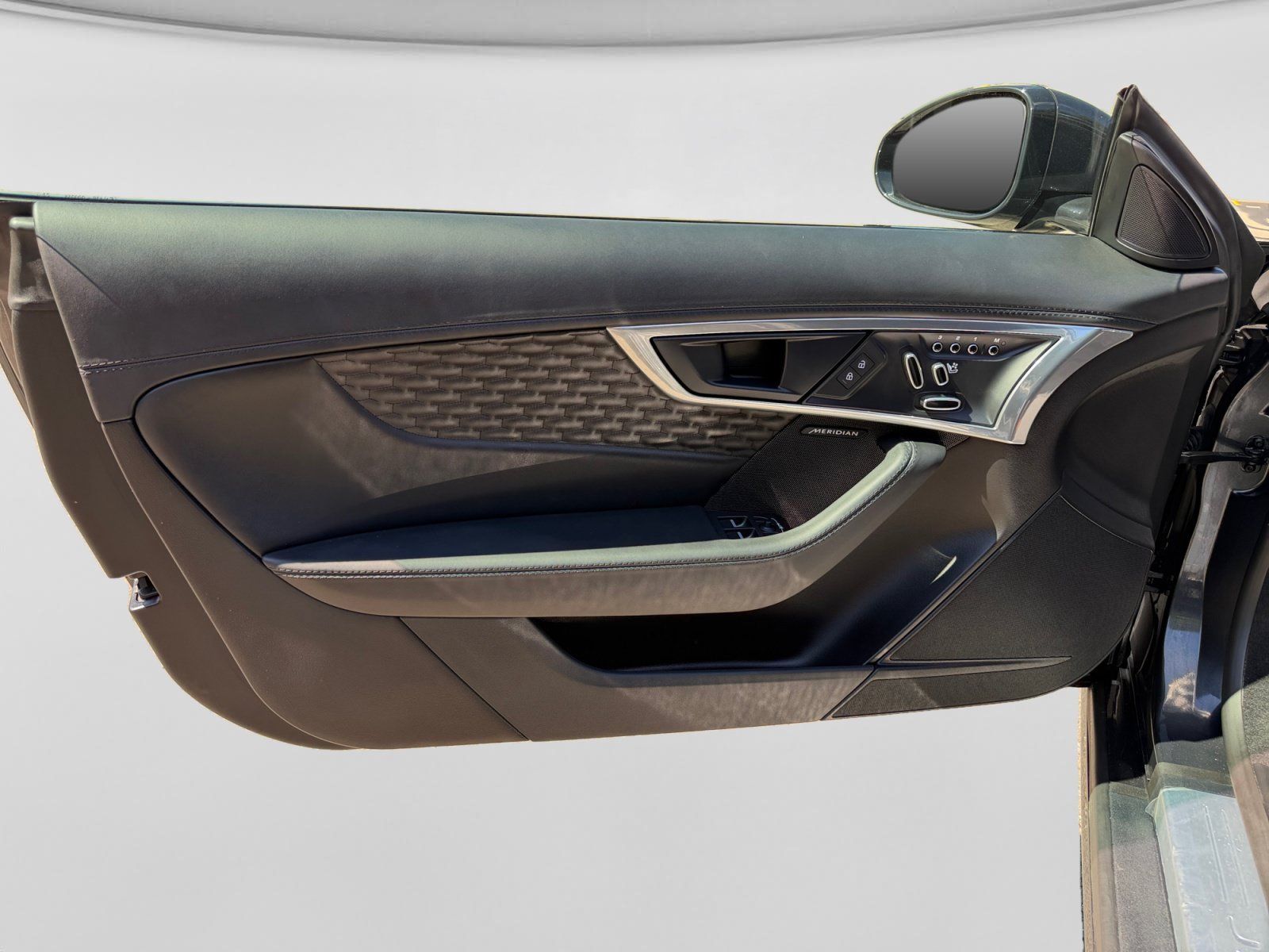Used 2024 Jaguar F-TYPE R-Dynamic RWD image 12