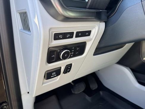 Used 2022 Ford F150 Limited image 28