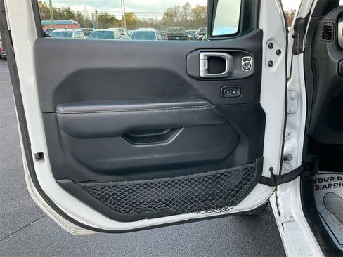 Used 2020 Jeep Wrangler Unlimited Sahara image 15