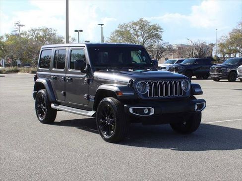 Certified 2025 Jeep Wrangler Unlimited Sahara AWD/4WD image 2