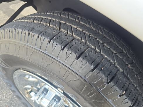 Used 2015 Chevrolet Express 2500 RWD image 30