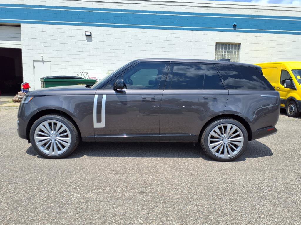 Used 2023 Land Rover Range Rover First Edition AWD/4WD image 2