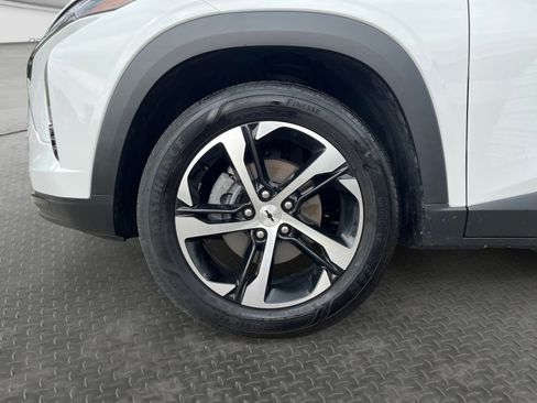 Used 2025 Chevrolet Trax RS FWD image 16