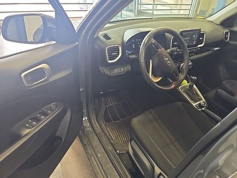 Used 2024 Hyundai Venue SEL FWD image 6