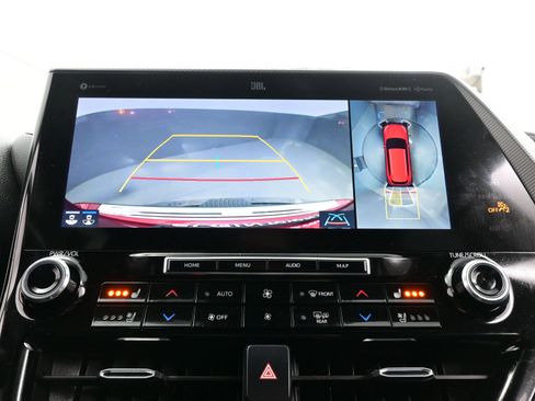 Used 2021 Toyota Highlander Platinum image 21